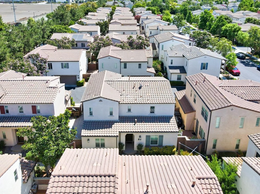 8326 Edgewood St, Chino CA  91708-9325 exterior