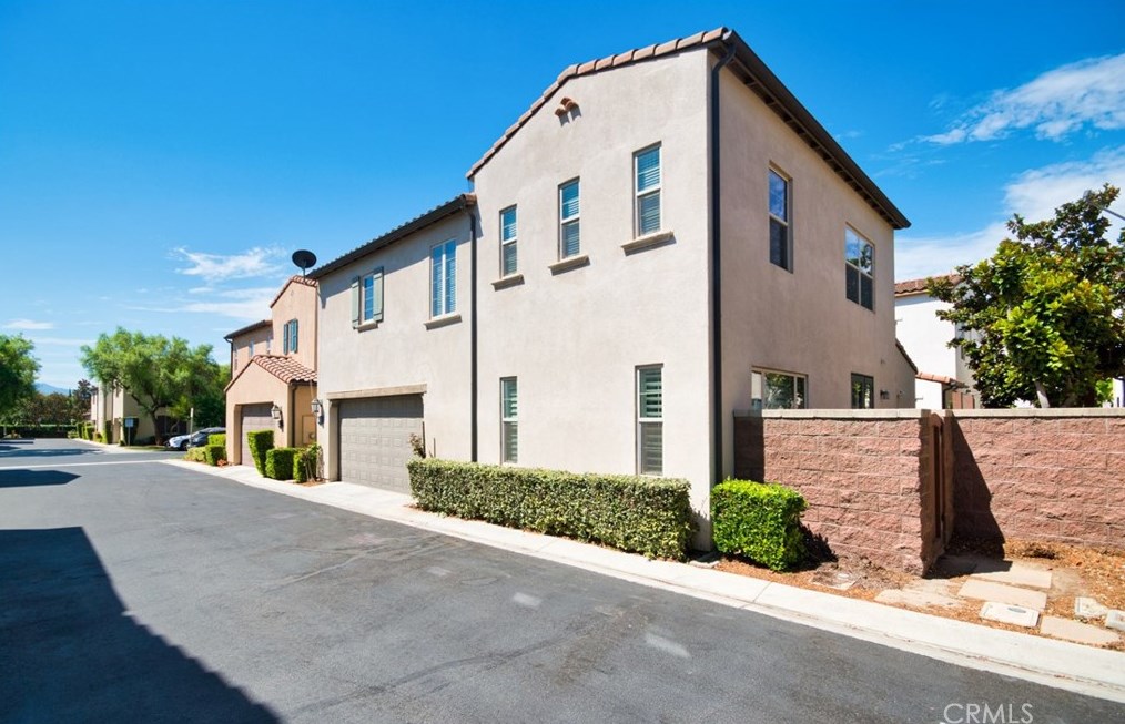 8326 Edgewood St, Chino CA  91708-9325 exterior