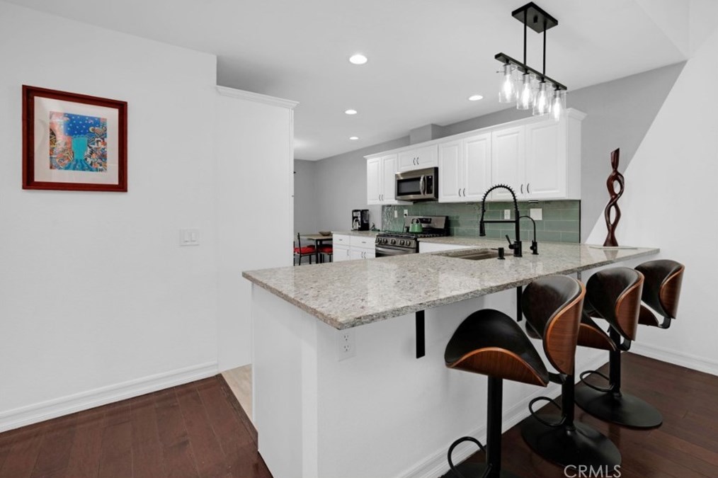 9072 Chaucer Cir, Riverside CA  92503-5739 exterior