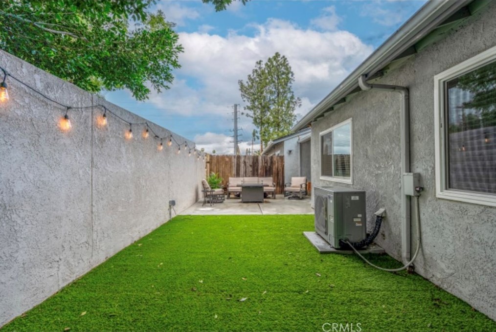 9072 Chaucer Cir, Riverside CA  92503-5739 exterior