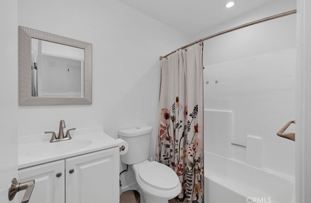 9072 Chaucer Cir, Riverside CA  92503-5739 exterior