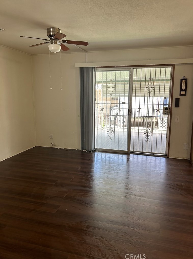 970 Via Del Mesa, Hemet CA  92543-6992 exterior