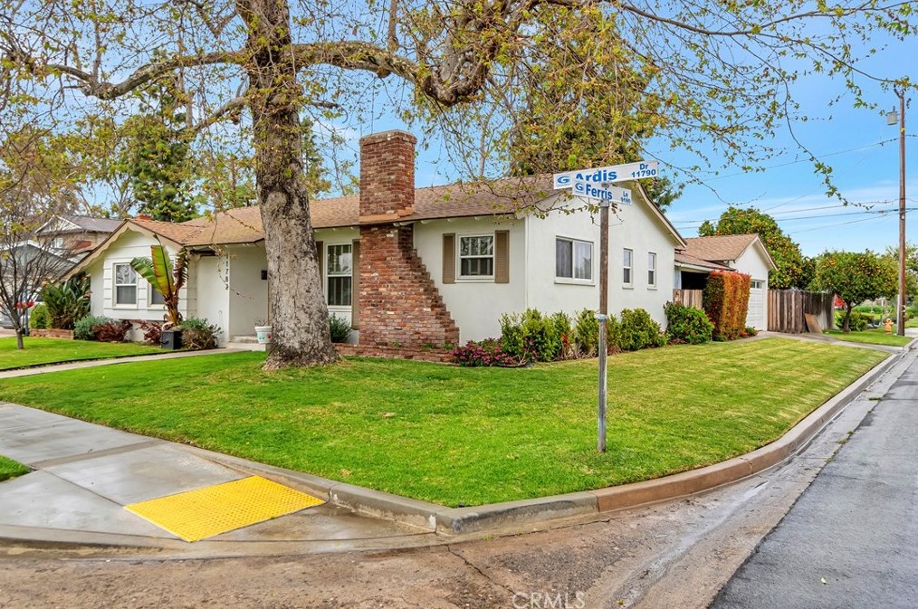 11782 Ardis Dr, Garden Grove CA  92841-2424 exterior