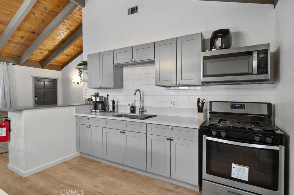 813 Sugarloaf Blvd, Big Bear City CA  92314-9352 exterior