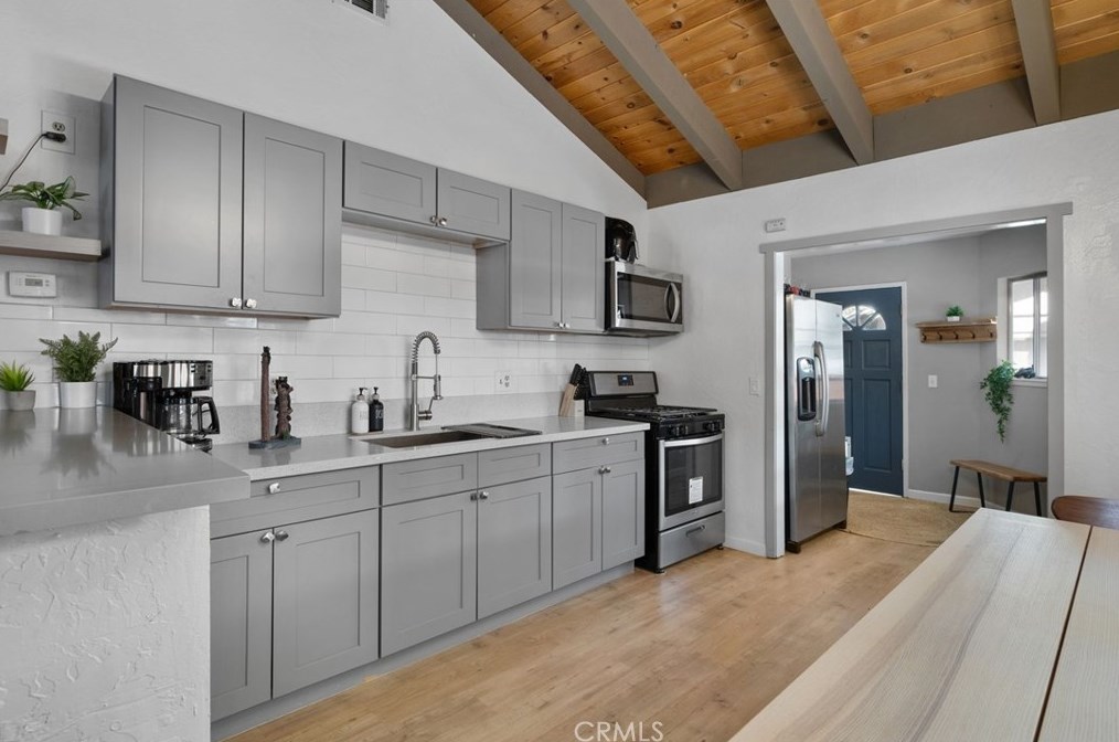 813 Sugarloaf Blvd, Big Bear City CA  92314-9352 exterior