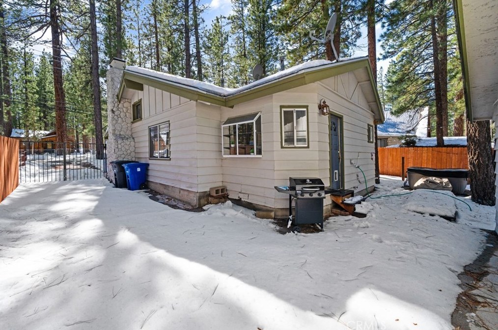 813 Sugarloaf Blvd, Big Bear City CA  92314-9352 exterior