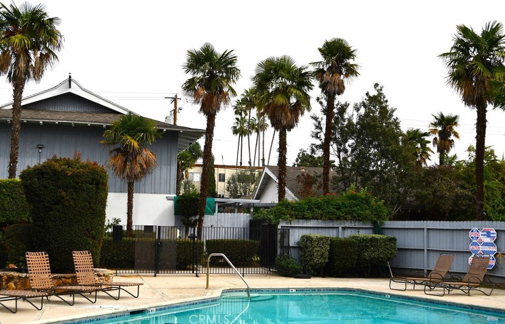 305 Acacia Ave, Fullerton CA  92831-4028 exterior