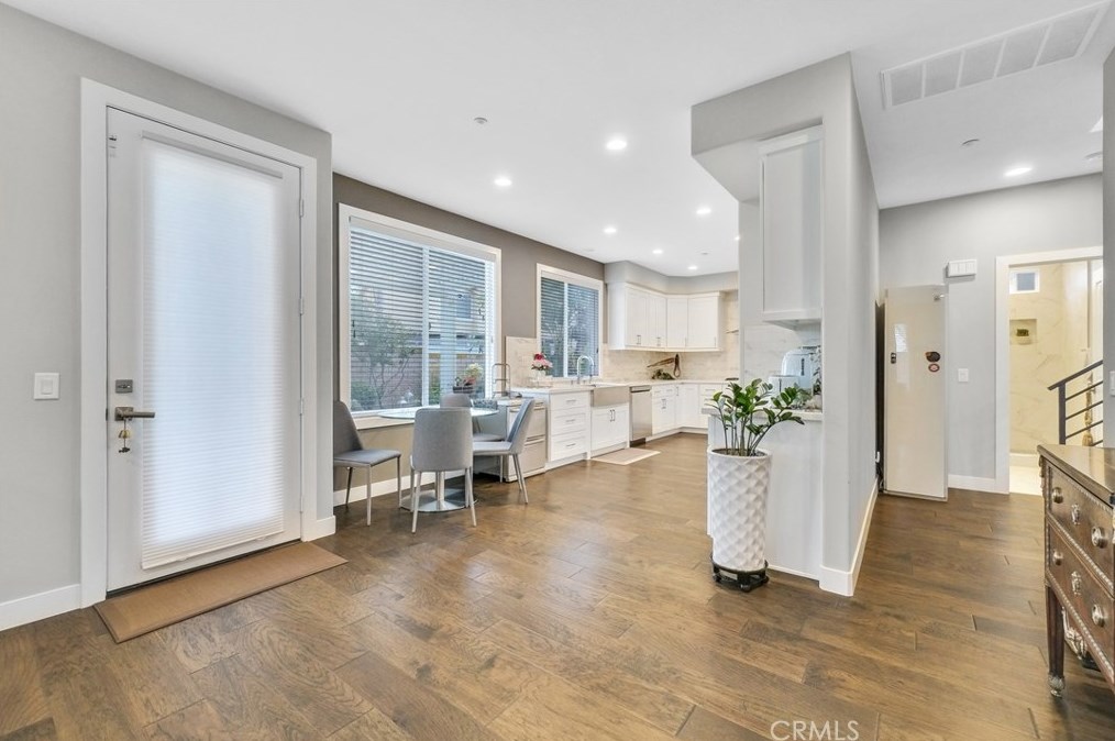 10 Waterside Cv, Buena Park CA  90621-1664 exterior