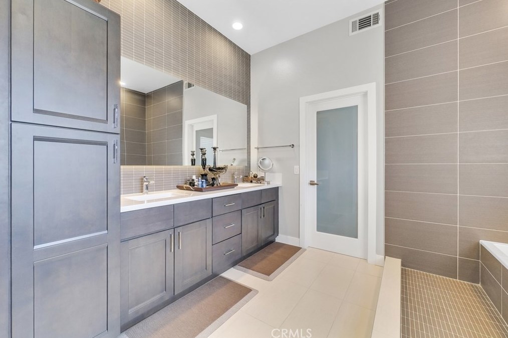 10 Waterside Cv, Buena Park CA  90621-1664 exterior