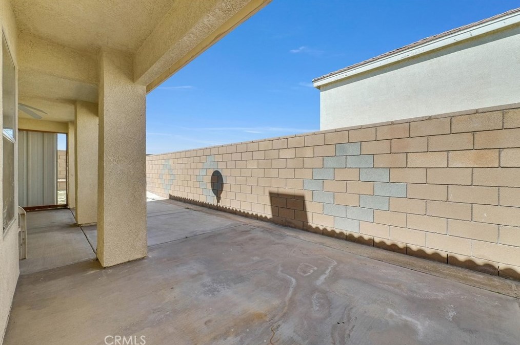 16352 Manchester St, Victorville CA  92394-1588 exterior