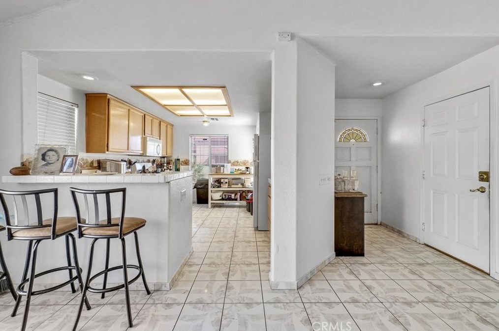 16352 Manchester St, Victorville CA  92394-1588 exterior