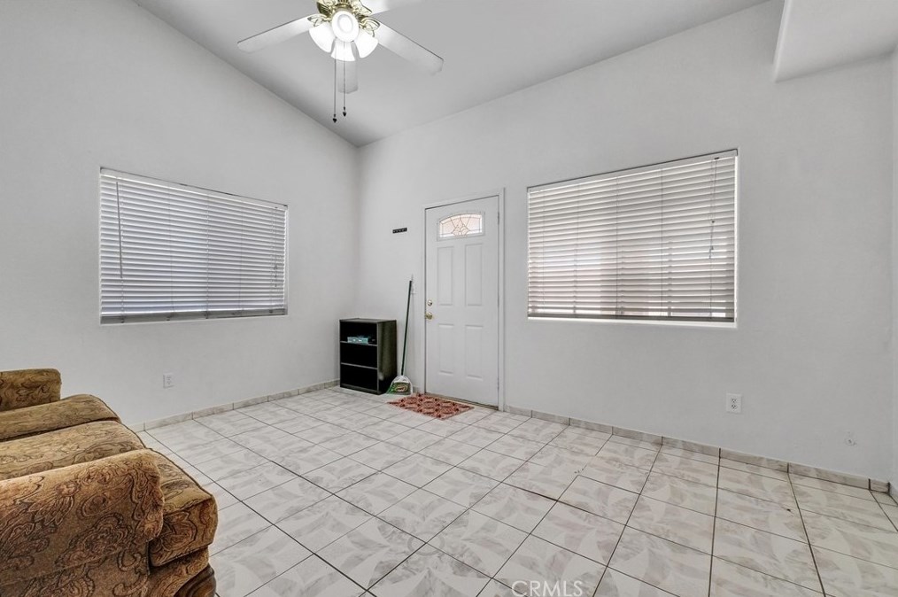 16352 Manchester St, Victorville CA  92394-1588 exterior