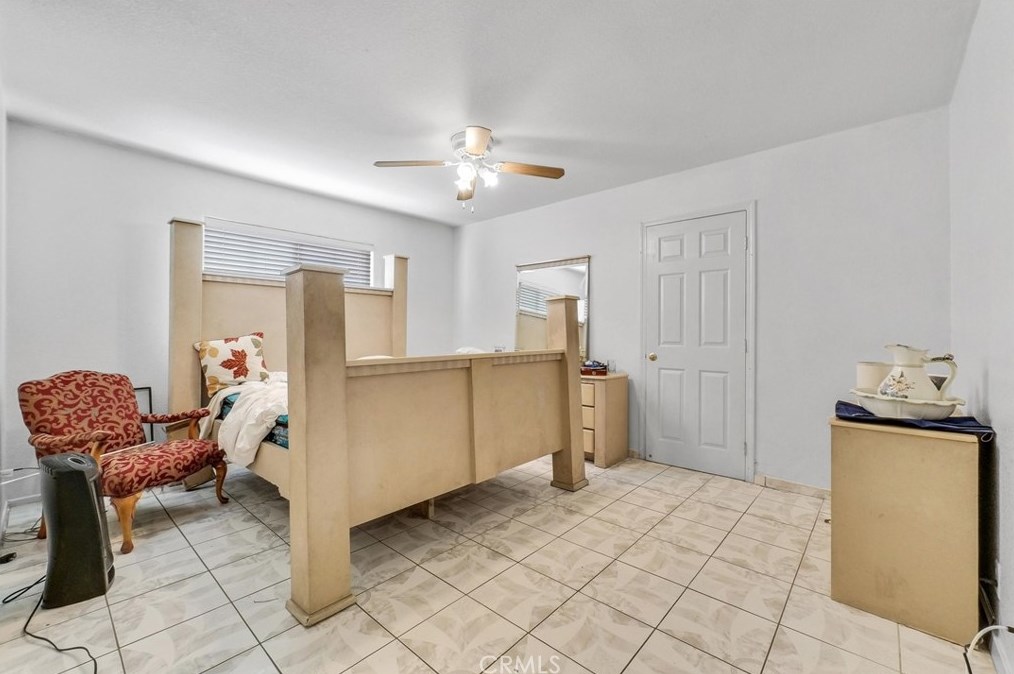 16352 Manchester St, Victorville CA  92394-1588 exterior