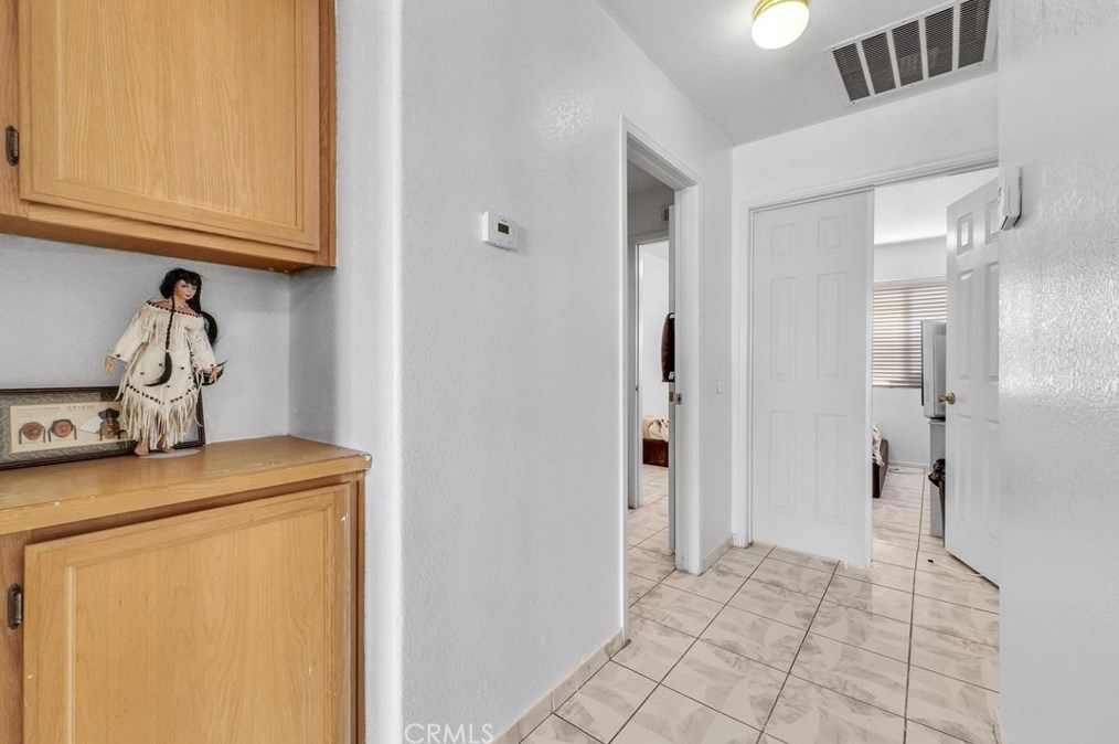 16352 Manchester St, Victorville CA  92394-1588 exterior