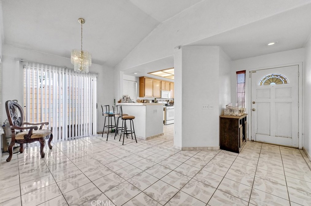 16352 Manchester St, Victorville CA  92394-1588 exterior