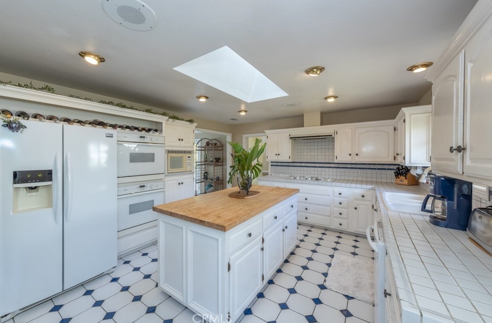 255 Owens Dr, Anaheim CA  92808-1327 exterior