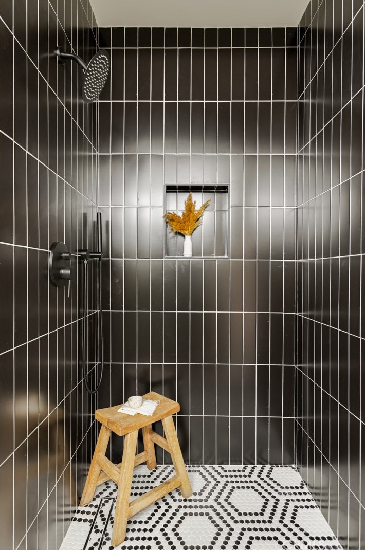 3912 Seneca Ave, Los Angeles CA  90039-1639 exterior