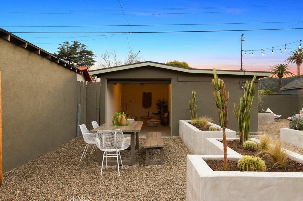 3912 Seneca Ave, Los Angeles CA  90039-1639 exterior