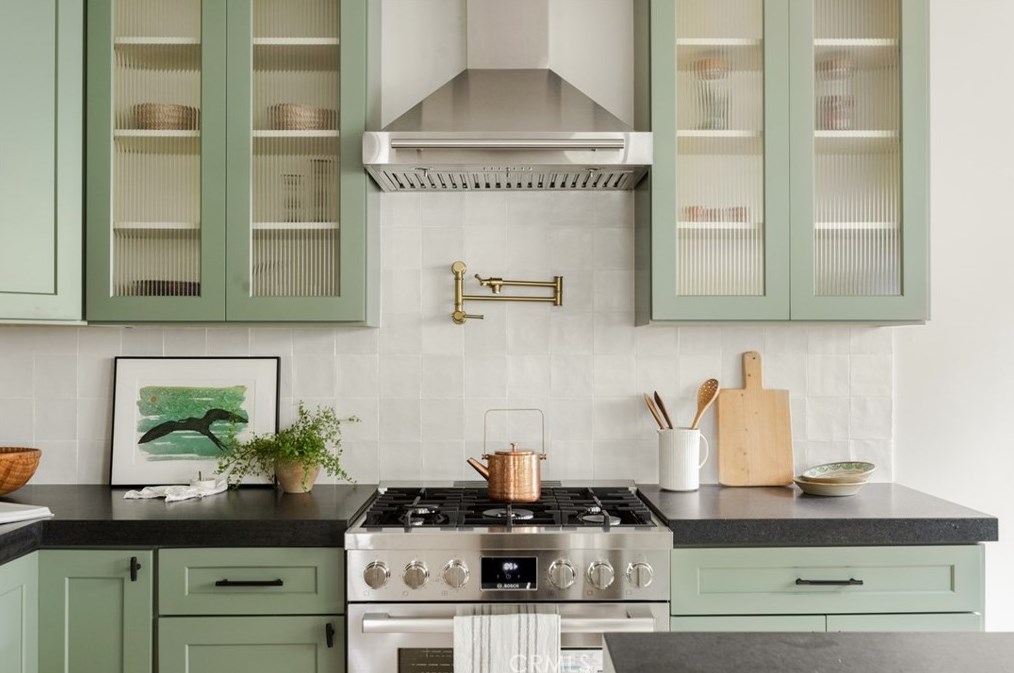 3912 Seneca Ave, Los Angeles CA  90039-1639 exterior