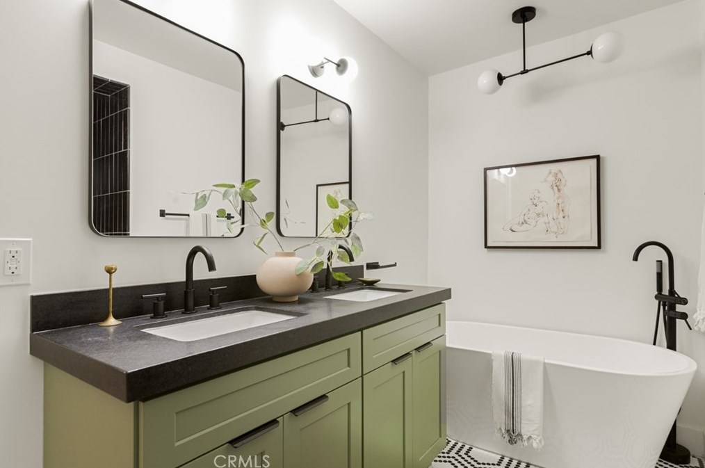 3912 Seneca Ave, Los Angeles CA  90039-1639 exterior