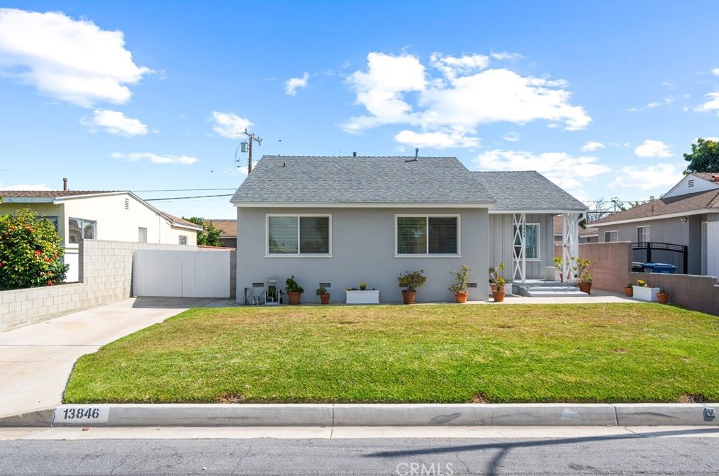 13846 Dunrobin Ave, Bellflower CA 90706-2420 exterior