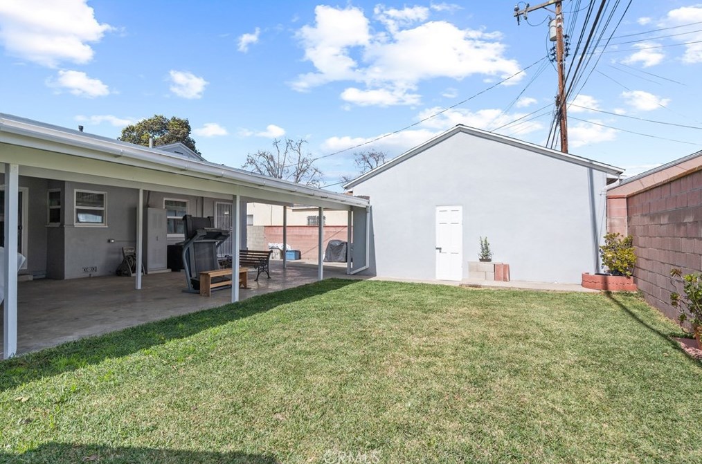 13846 Dunrobin Ave, Bellflower CA 90706-2420 exterior