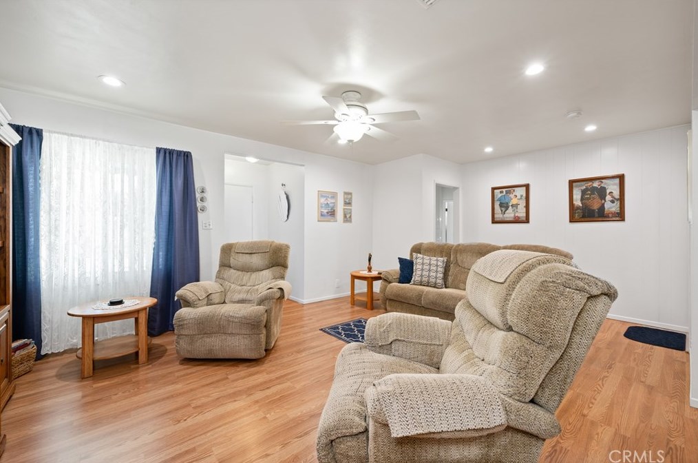 13846 Dunrobin Ave, Bellflower CA 90706-2420 exterior