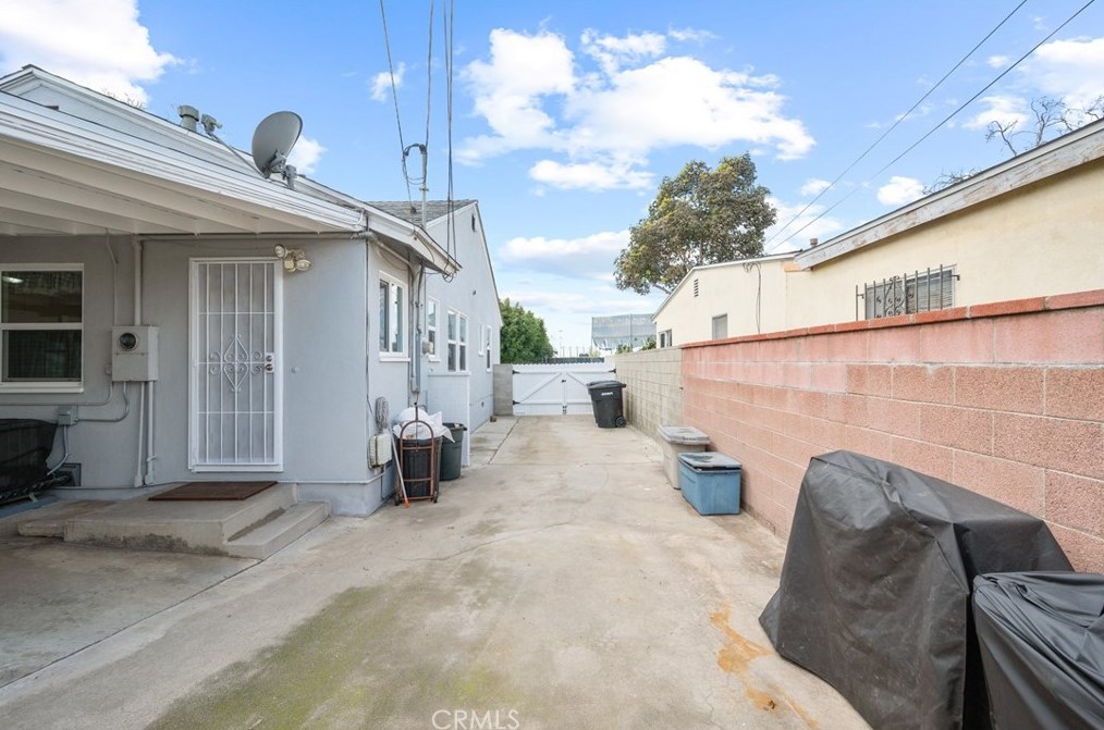 13846 Dunrobin Ave, Bellflower CA 90706-2420 exterior