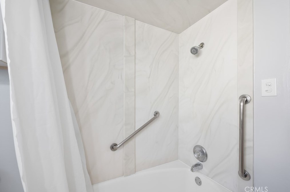 13846 Dunrobin Ave, Bellflower CA 90706-2420 exterior