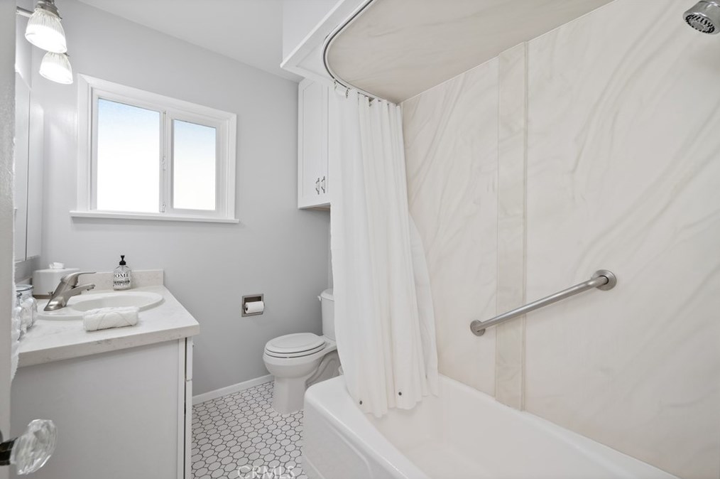 13846 Dunrobin Ave, Bellflower CA 90706-2420 exterior