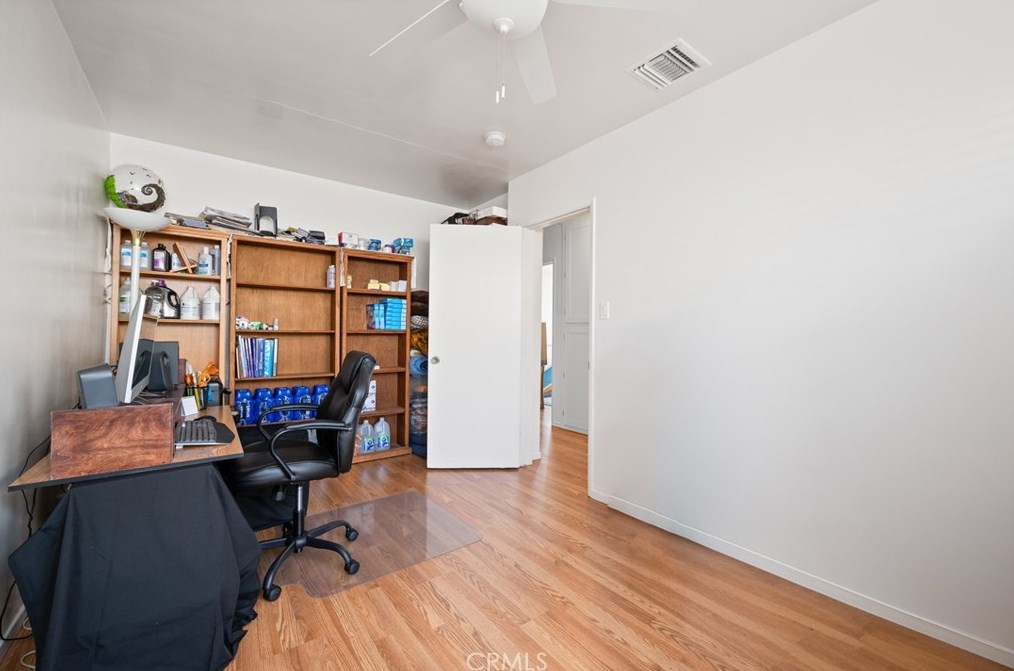 13846 Dunrobin Ave, Bellflower CA 90706-2420 exterior