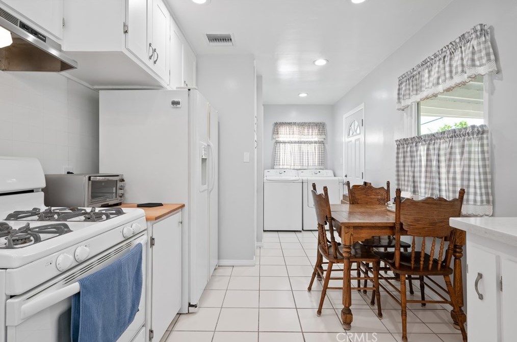 13846 Dunrobin Ave, Bellflower CA 90706-2420 exterior