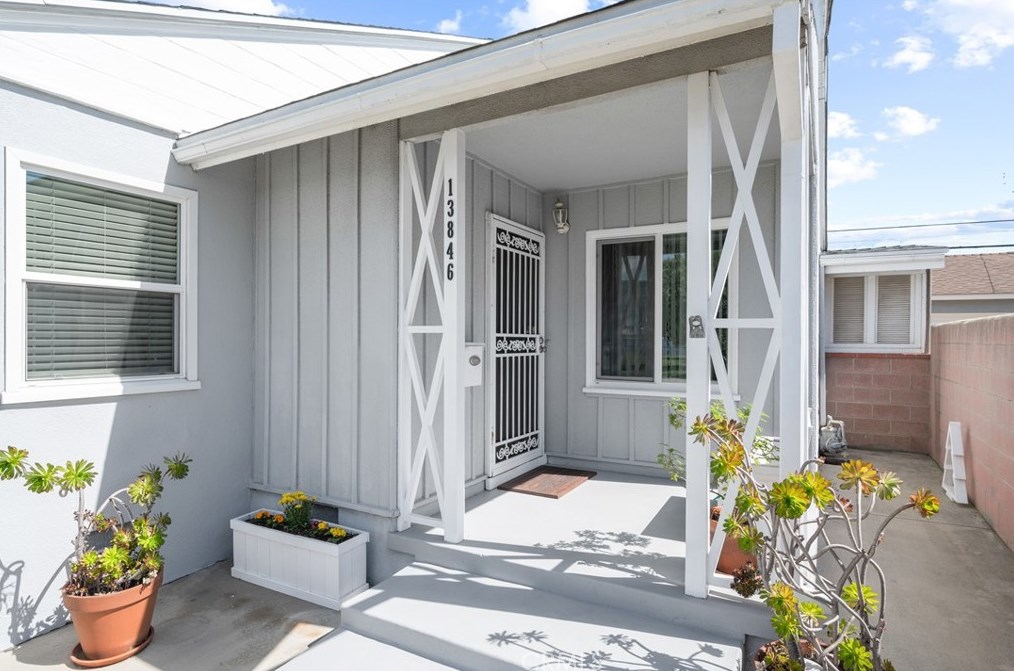 13846 Dunrobin Ave, Bellflower CA 90706-2420 exterior