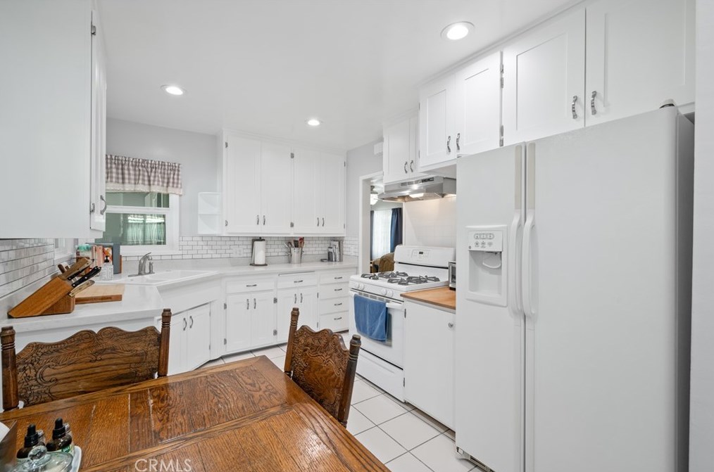 13846 Dunrobin Ave, Bellflower CA 90706-2420 exterior