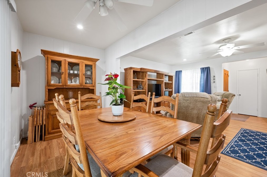 13846 Dunrobin Ave, Bellflower CA 90706-2420 exterior