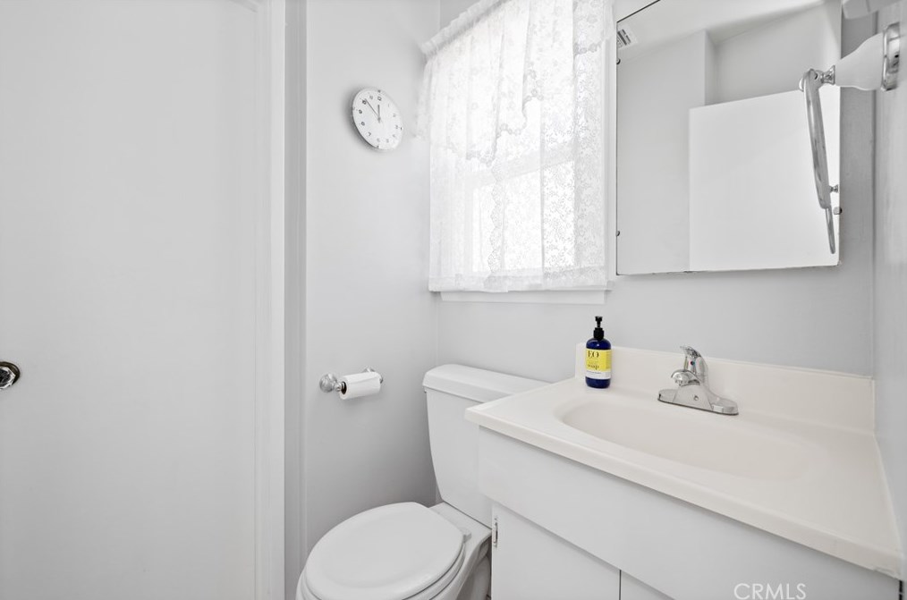 13846 Dunrobin Ave, Bellflower CA 90706-2420 exterior