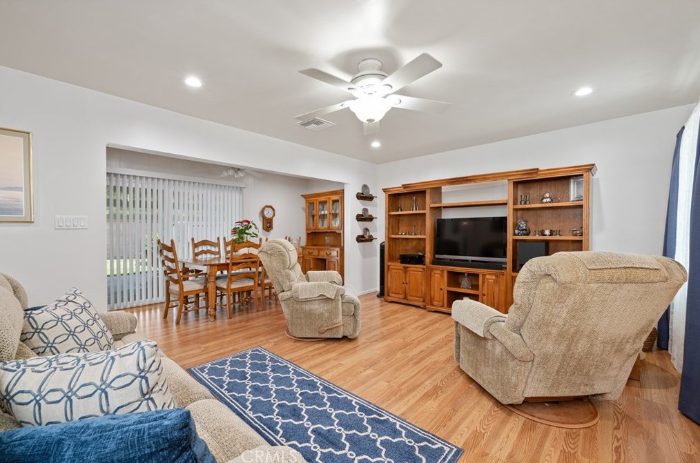 13846 Dunrobin Ave, Bellflower CA 90706-2420 exterior