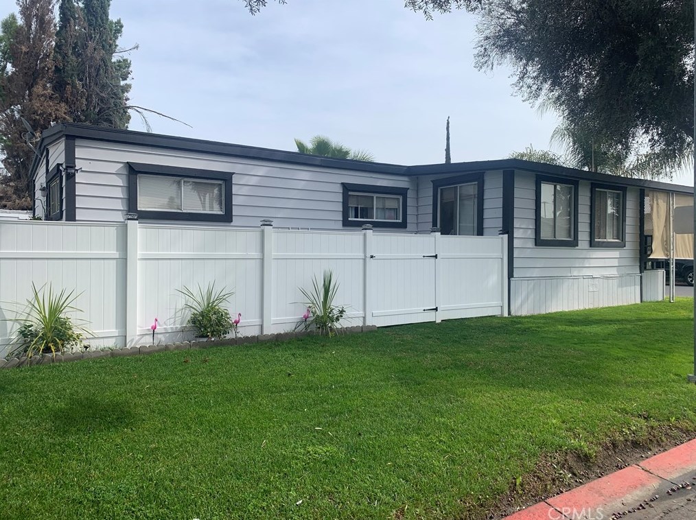 350 San Jacinto Ave, Perris CA  92571-2809 exterior