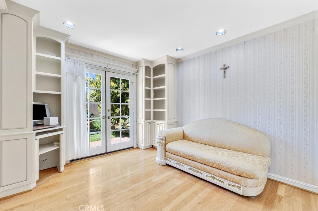 1027 Marjan St, Anaheim CA  92806-5034 exterior