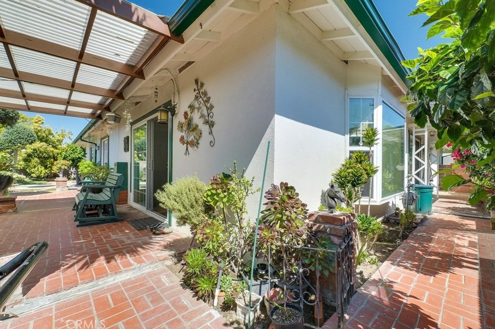 1027 Marjan St, Anaheim CA  92806-5034 exterior