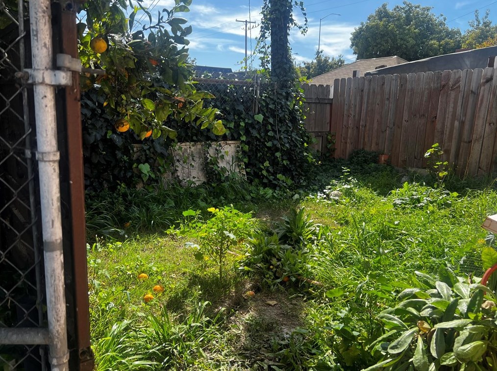 340 83rd St, Los Angeles CA  90003-3002 exterior