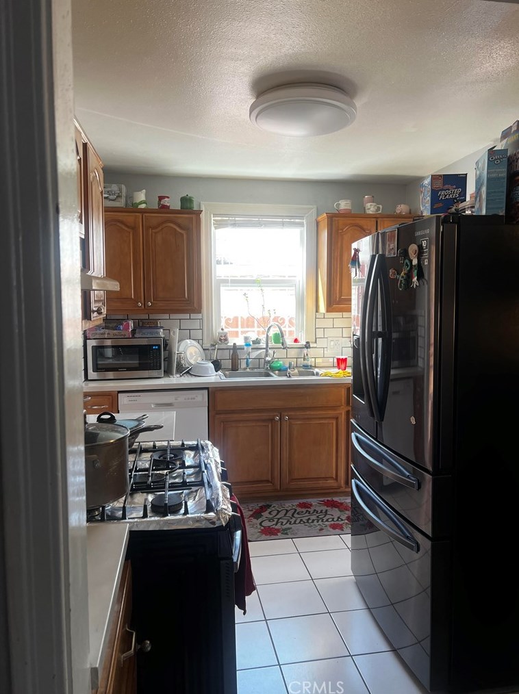 340 83rd St, Los Angeles CA  90003-3002 exterior