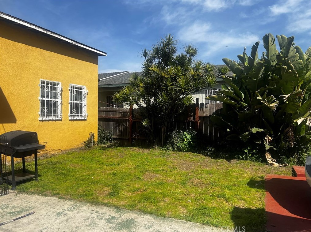340 83rd St, Los Angeles CA  90003-3002 exterior