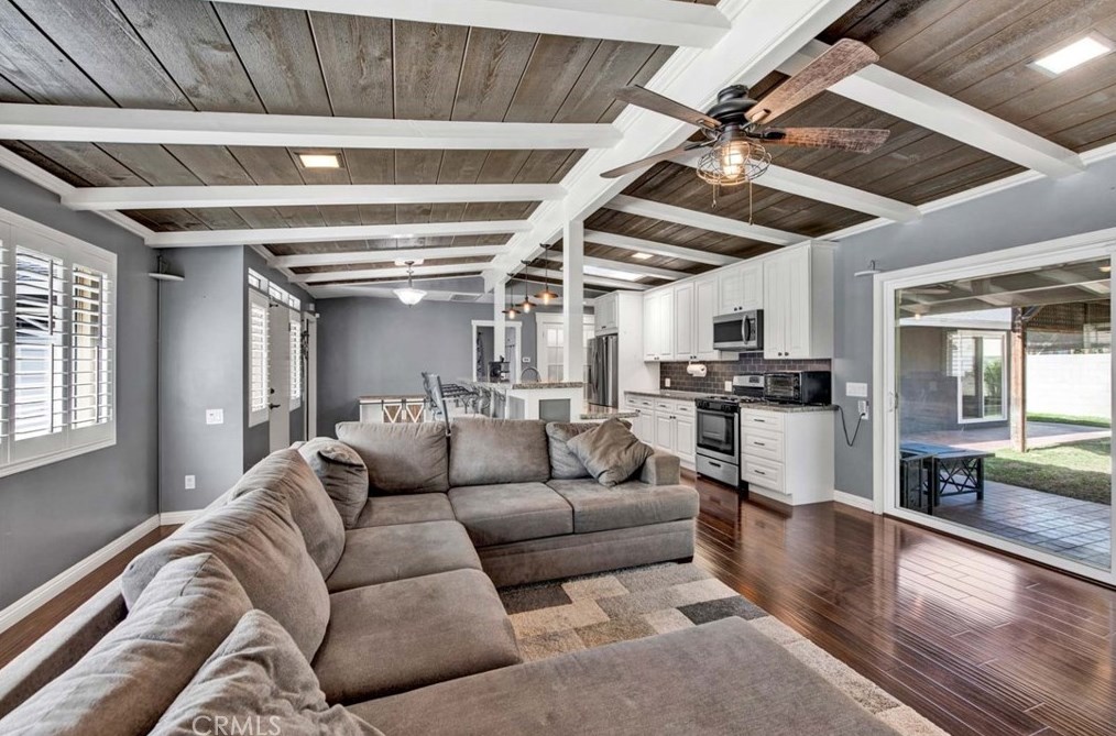 8187 Sherwood Pl, Riverside CA  92504-3439 exterior