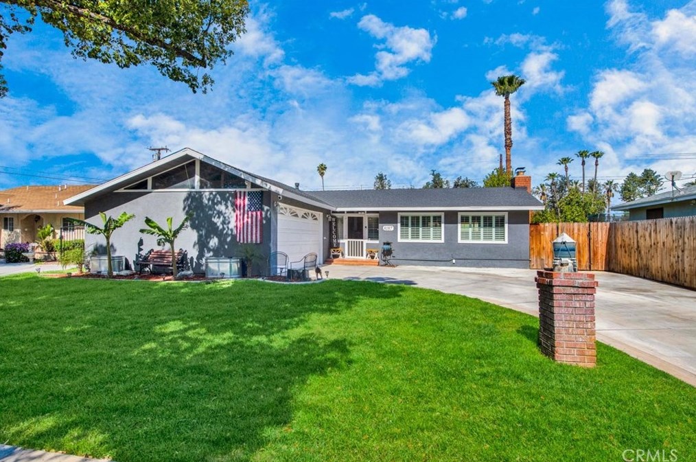 8187 Sherwood Pl, Riverside CA  92504-3439 exterior