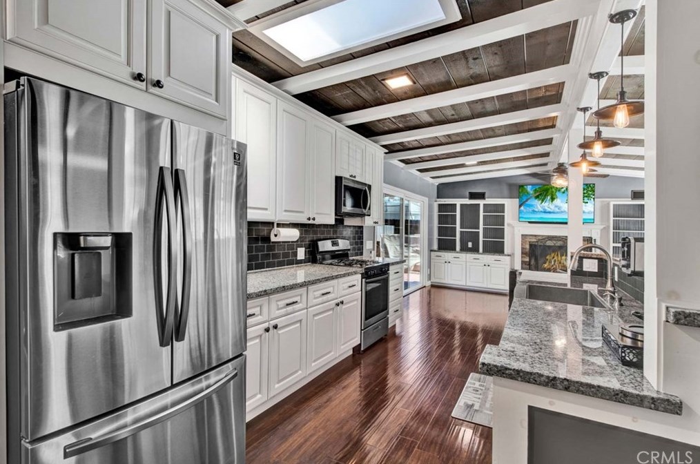 8187 Sherwood Pl, Riverside CA  92504-3439 exterior