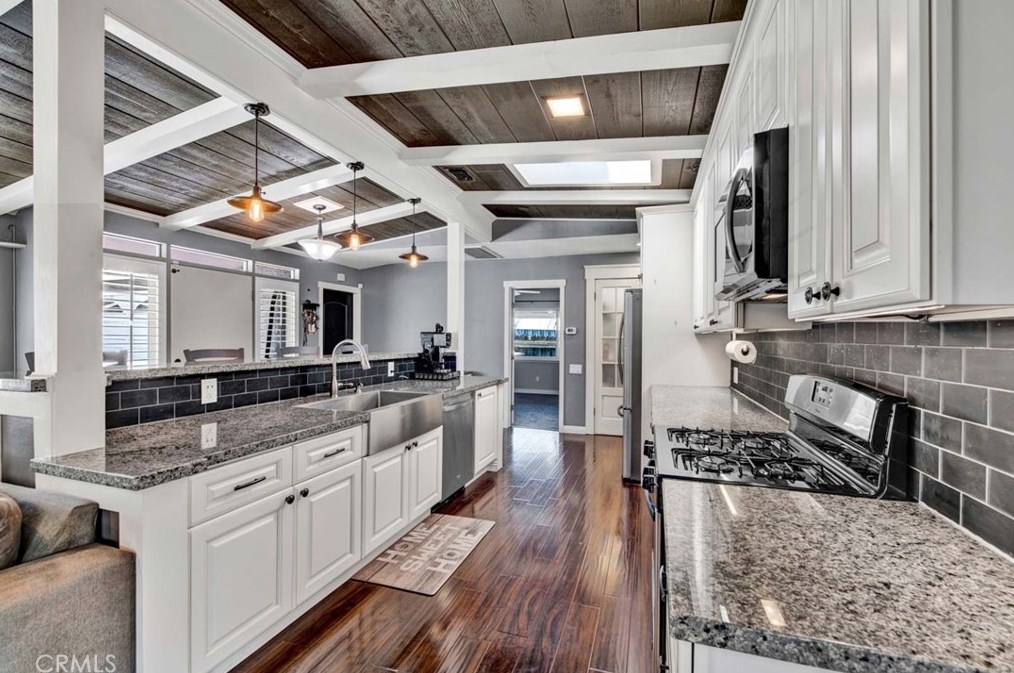 8187 Sherwood Pl, Riverside CA  92504-3439 exterior