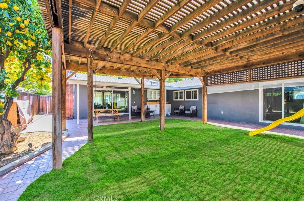 8187 Sherwood Pl, Riverside CA  92504-3439 exterior