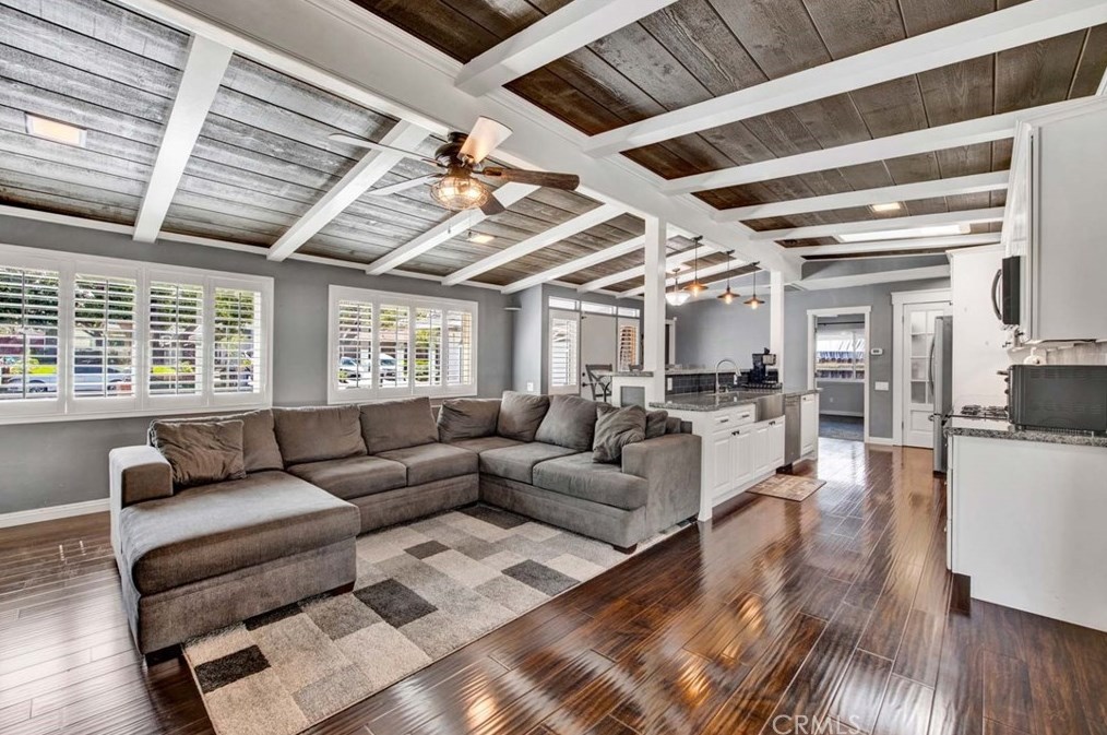 8187 Sherwood Pl, Riverside CA  92504-3439 exterior