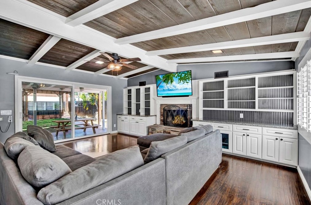 8187 Sherwood Pl, Riverside CA  92504-3439 exterior